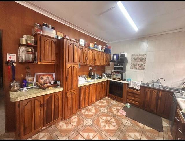 4 BEDROOM TOWNHOUSE FOR SALE IN MEYERVILLE
